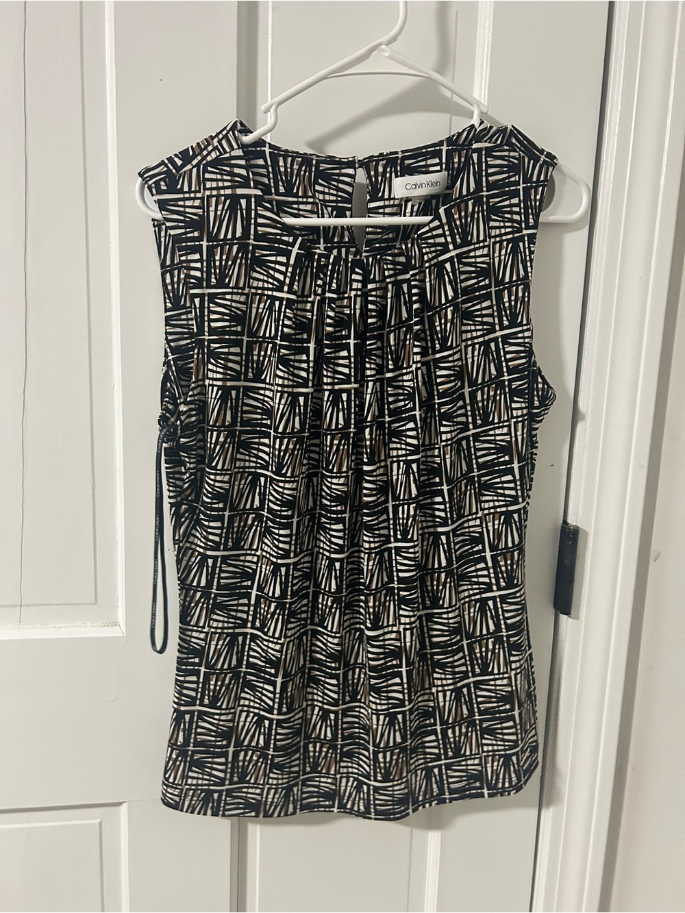 Calvin Klein Black & Cream Geometric Pleated Sleeveless Blouse